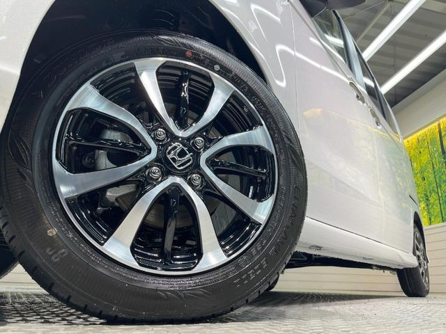 �y����14�C���`�A���~�z�C�[���z�O�ςɃ}�b�`���������A���~�z�C�[���𑕒����Ă���܂��B�e��ЊO�A���~�z�C�[����A�X�^�b�h���X�^�C�����戵�����Ă���܂��B���񂲑��k����������