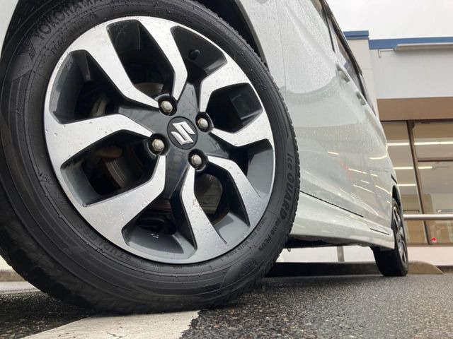 �y����15�C���`�A���~�z�C�[���z�O�ςɃ}�b�`���������A���~�z�C�[���𑕒����Ă���܂��B�e��ЊO�A���~�z�C�[����A�X�^�b�h���X�^�C�����戵�����Ă���܂��B���񂲑��k����������