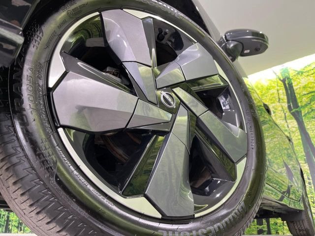 【純正17インチアルミホイール】外観にマッチした純正アルミホイールを装着しております。各種社外アルミホイールや、スタッドレスタイヤも取扱いしております。是非ご相談ください♪