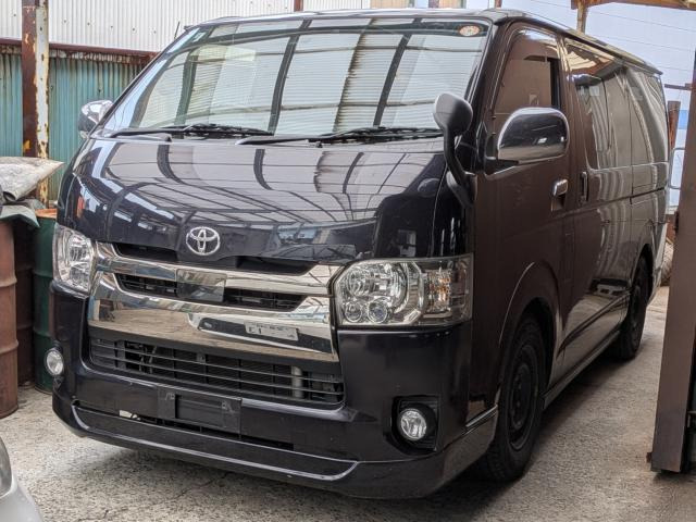 ハイエースバン