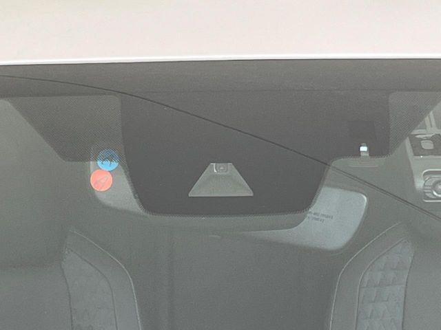 �y�Z�[�t�e�B�V�X�e���v���X�z���s���ɑO���̎ԗ�����F�����A�Փ˂������Ȏ��͌x��ƃu���[�L�ŏՓˉ���Ɣ�Q�y�����A�V�X�g�B�����S�Ƀh���C�u�����y���݂��������܂��B