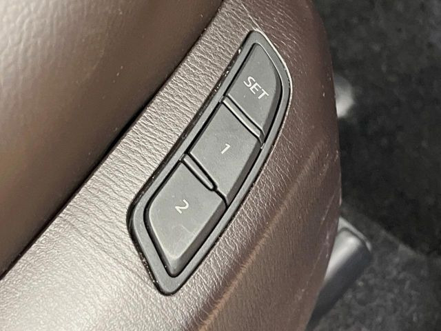 【メモリー機能付きパワーシート】ドライバーごとに設定したシート位置を記憶して、ボタン一つで切り替えできる便利な機能!運転する方が複数名いらっしゃるご家庭におすすめです♪