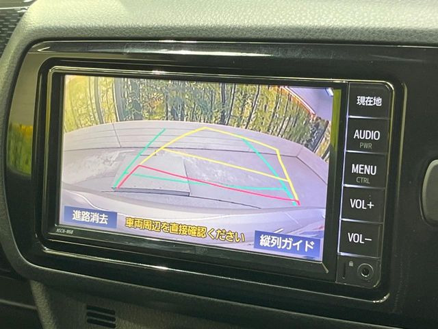 【バックカメラ】駐車時に後方がリアルタイム映像で確認できます。大型商業施設や立体駐車場での駐車時や、夜間のバック時に大活躍!運転スキルに関わらず、今や必須となった装備のひとつです!