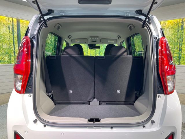 ���i�̂���������ʋ΁A���}���ɏ\���ȉ׎��X�y�[�X���m�ۂ��Ă���܂��B�Z�J���h�V�[�g��|���ƁA�傫�ȉו��̐ύڂ��\�ł���