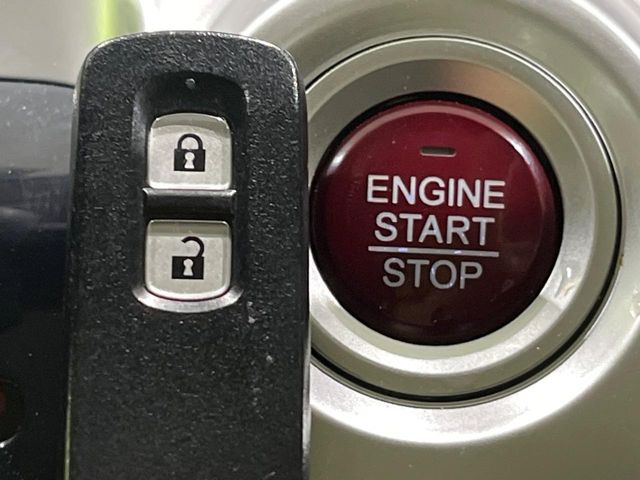 �yHonda�X�}�[�g�L�[�z�J�o����|�P�b�g�ɓ��ꂽ�܂܂ł��h�A�̎{���E�������\�ȃX�}�[�g�L�[�𑕔��B�G���W���̃I���E�I�t�����J�M�����o���K�v����������Ƃ��Ă��֗��ł���