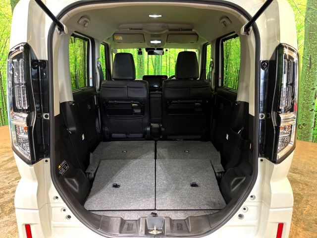 ���i�̂���������ʋ΁A���}���ɏ\���ȉ׎��X�y�[�X���m�ۂ��Ă���܂��B�Z�J���h�V�[�g��|���ƁA�傫�ȉו��̐ύڂ��\�ł���