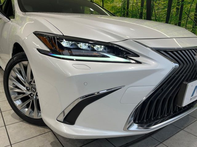 【三眼LEDヘッドライト】スタイリッシュな見た目の三眼LEDヘッドライトを装備♪スタイルだけでなく、夜間の走行も視界良好で安心してお乗りいただけます。