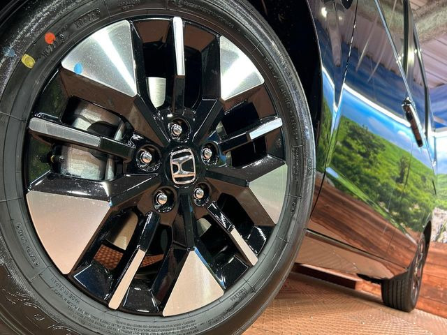 �y����16�C���`�A���~�z�C�[���z�O�ςɃ}�b�`���������A���~�z�C�[���𑕒����Ă���܂��B�e��ЊO�A���~�z�C�[����A�X�^�b�h���X�^�C�����戵�����Ă���܂��B���񂲑��k����������