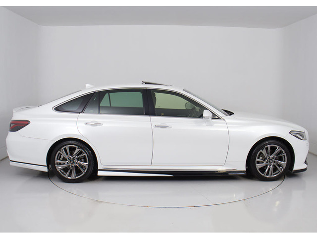 フルエアロが装着されています!お好みはいかがですか?今付いているデザイン以外にも、各ブランドのエアロを格安にてお取付け出来ます!又、エアロを外してノーマル状態にする事も出来ます!!