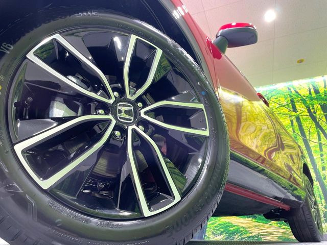 �y����18�C���`�A���~�z�C�[���z�O�ςɃ}�b�`���������A���~�z�C�[���𑕒����Ă���܂��B�e��ЊO�A���~�z�C�[����A�X�^�b�h���X�^�C�����戵�����Ă���܂��B���񂲑��k����������