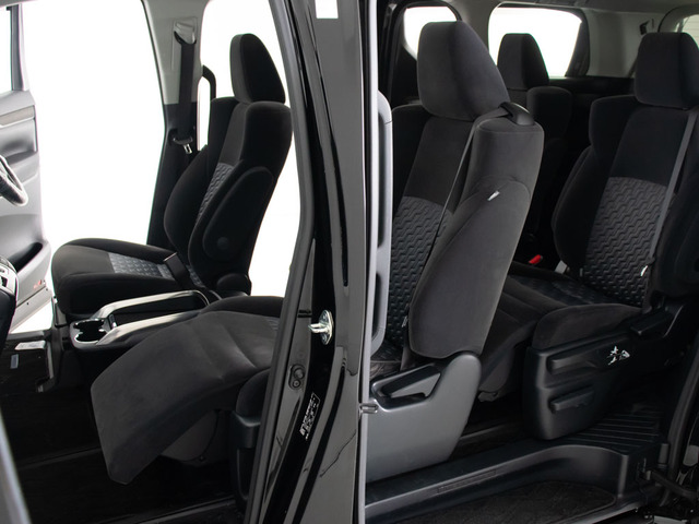 助手席は「スーパーロングスライドシート」を採用!最大1,160mmのスーパーロングスライドが可能!オットマンと合わせてくつろぎ空間を作り出します!