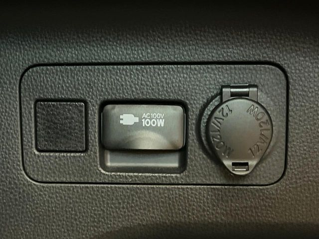 【アクセサリーコンセント】キャンプやスポーツ、アウトドアでのアクティビティはもちろん、災害・停電の際に助けにもなるAC100Vコンセントを装備♪ケータイやタブレット、ゲーム機器の充電にも♪