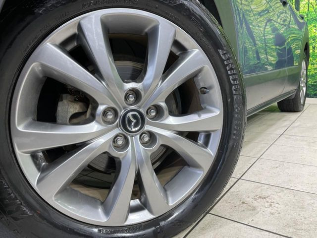 【純正18インチアルミホイール】外観にマッチした純正アルミホイールを装着しております。各種社外アルミホイールや、スタッドレスタイヤも取扱いしております。是非ご相談ください♪