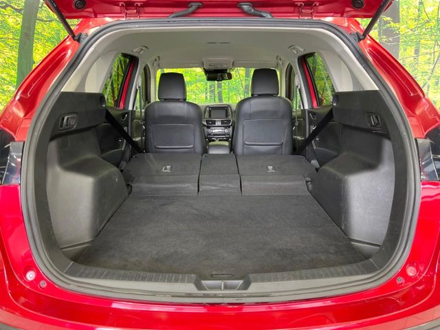 ���i�̂���������ʋ΁A���}���ɏ\���ȉ׎��X�y�[�X���m�ۂ��Ă���܂��B�Z�J���h�V�[�g��|���ƁA�傫�ȉו��̐ύڂ��\�ł���