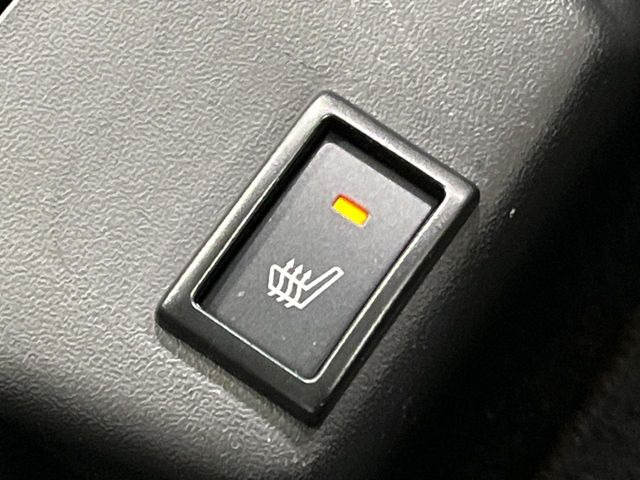 【シートヒーター】寒い日に重宝するシートヒーター!エアコンより早く温まってくれるので寒がりの人も安心ですね♪エアコンの温風は乾燥するから苦手、という方にもをおすすめです。