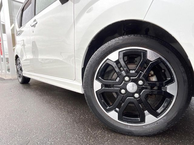 �y�����A���~�z�C�[���z�O�ςɃ}�b�`���������A���~�z�C�[���𑕒����Ă���܂��B�e��ЊO�A���~�z�C�[����A�X�^�b�h���X�^�C�����戵�����Ă���܂��B���񂲑��k����������