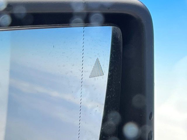 ●ブラインドアシストセンサー:視角からの車を感知し、ドライバーが車線変更を行う際に、警告音と共に注意を促してくれる安全支援機能です!