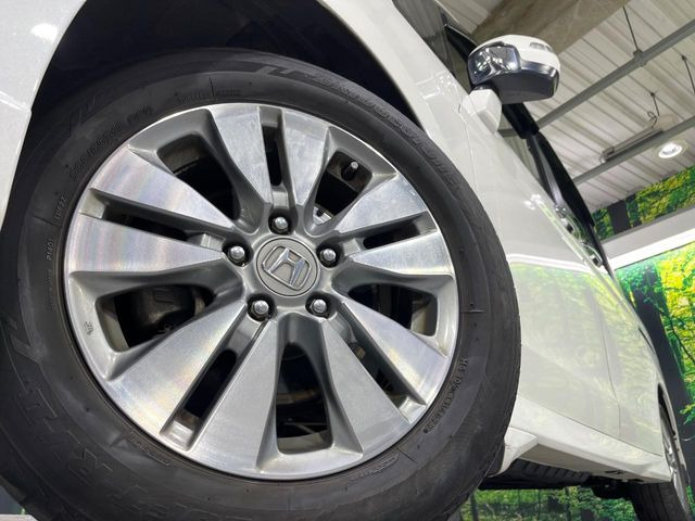 �y����16�C���`�A���~�z�C�[���z�O�ςɃ}�b�`���������A���~�z�C�[���𑕒����Ă���܂��B�e��ЊO�A���~�z�C�[����A�X�^�b�h���X�^�C�����戵�����Ă���܂��B���񂲑��k����������