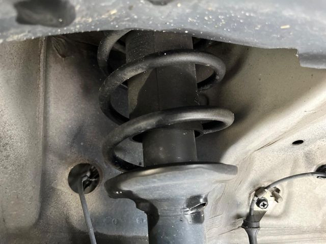 下回りがきれいなうちに、防錆加工の施工がオススメ。降雪地域はもちろん、沿岸部にお住いの方や、趣味でマリン・ウィンタースポーツをされる方にご好評いただいております。