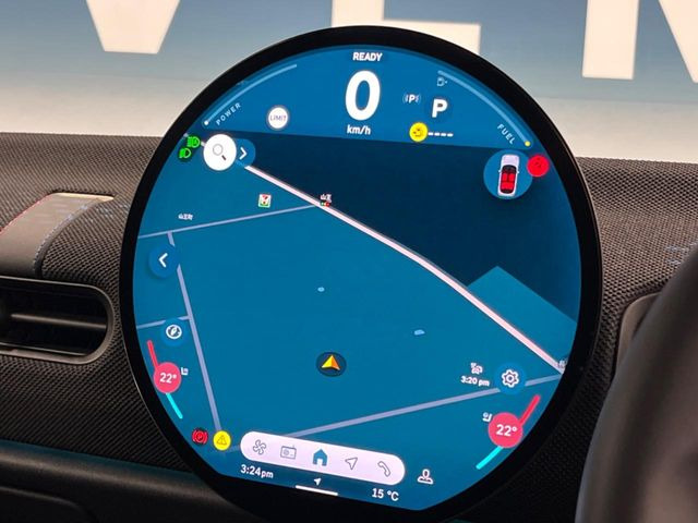 �������i�r:��̊��̂���i�r�́A����������ԓ������o���Ă���܂��BBluetooth�Đ��ȂǃI�[�f�B�I�@�\���[�����Ă���܂��̂ŁA�^�]�����y���߂܂���