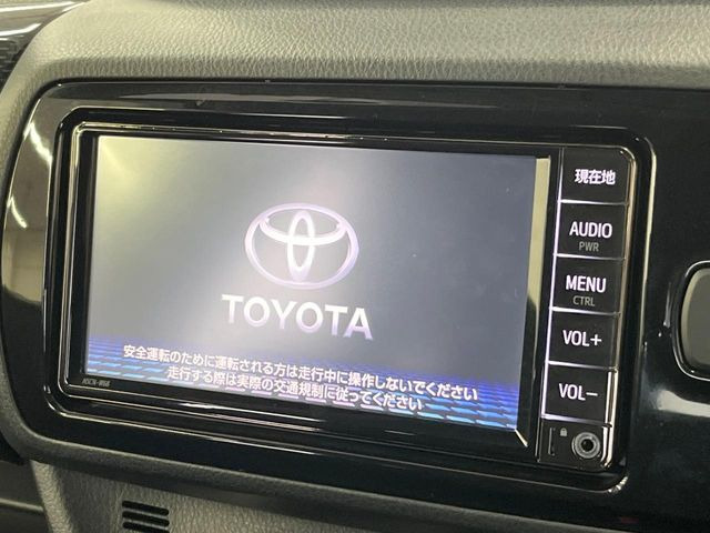 【メーカー純正ナビ】インテリアに溶け込むスタイリッシュな「専用設計」メーカーナビを装備♪視認性や操作性など基本性能にも優れ、より上質なカーライフをお楽しみいただけます。