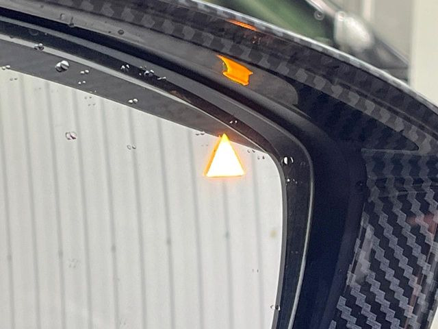 �y�u���C���h�X�|�b�g���j�^�����O�z���s���A�h�A�~���[�̎��p�ɂȂ�₷���ӏ��Ɍ㑱�Ԃ��ڋ߂���ƃT�C�h�~���[�t�߂Ɍx����\���A�h���C�o�[�ɒ��ӊ��N�����Ă���܂��B