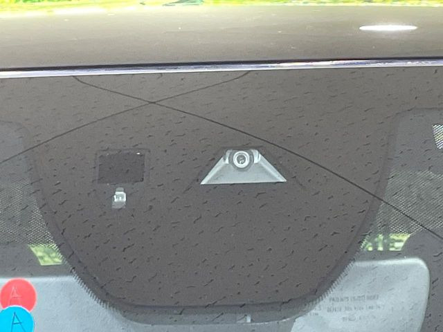 �yi-ACTIVESENSE�z���s���ɑO���̎ԗ�����F�����A�Փ˂������Ȏ��͌x��ƃu���[�L�ŏՓˉ���Ɣ�Q�y�����A�V�X�g�B�����S�Ƀh���C�u�����y���݂��������܂��B