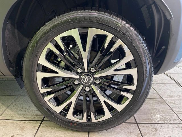 �y����18�C���`�A���~�z�C�[���z�O�ςɃ}�b�`���������A���~�z�C�[���𑕒����Ă���܂��B�e��ЊO�A���~�z�C�[����A�X�^�b�h���X�^�C�����戵�����Ă���܂��B���񂲑��k����������