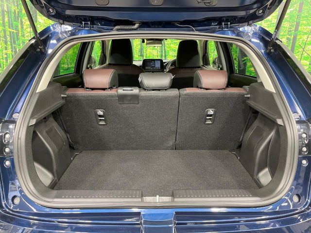 普段のお買い物や通勤、送迎等に十分な荷室スペースを確保しております。セカンドシートを倒すと、大きな荷物の積載も可能です♪