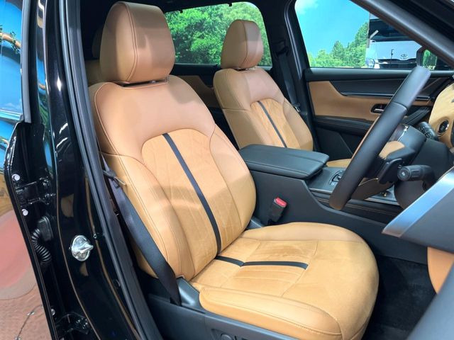 【ブラウンレザーシート】デザイン性が高く、高級感のある茶革シート。常に体に触れる部分だから、座り心地の良さにはこだわりたいですね♪汚れの付着や劣化を抑制する内装コーティング施工もおススメですよ♪