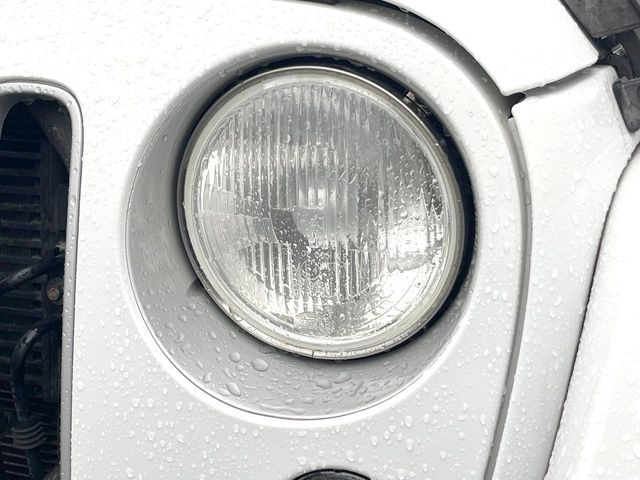 ●ヘッドライト:ヘッドライトは黄ばみも少なく、綺麗な状態を保っております。黄ばみ防止のレンズコーティングの施工も可能でございます。