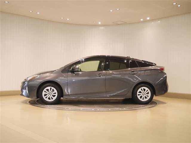 プリウス1.8 S E-Four 4WD