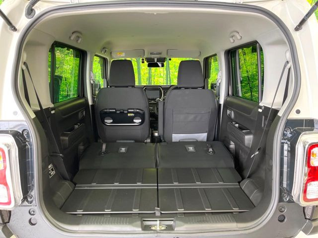 ���i�̂���������ʋ΁A���}���ɏ\���ȉ׎��X�y�[�X���m�ۂ��Ă���܂��B�Z�J���h�V�[�g��|���ƁA�傫�ȉו��̐ύڂ��\�ł���