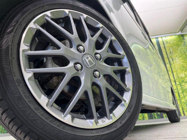 �y����15�C���`�A���~�z�C�[���z�O�ςɃ}�b�`���������A���~�z�C�[���𑕒����Ă���܂��B�e��ЊO�A���~�z�C�[����A�X�^�b�h���X�^�C�����戵�����Ă���܂��B���񂲑��k����������