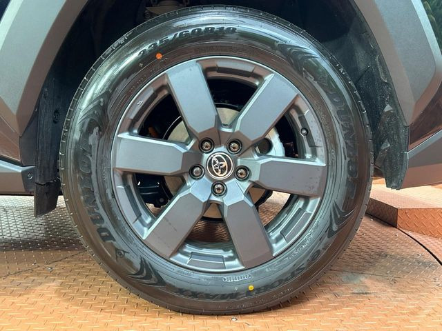 �y����18�C���`�A���~�z�C�[���z�O�ςɃ}�b�`���������A���~�z�C�[���𑕒����Ă���܂��B�e��ЊO�A���~�z�C�[����A�X�^�b�h���X�^�C�����戵�����Ă���܂��B���񂲑��k����������