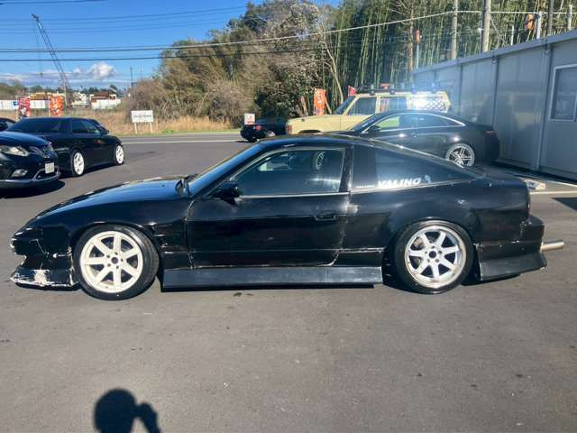 当店在庫は外装、内装クリーニング後に展示し、併せて事故修復歴の有無、メーター改ざん歴の有無も第三者機関による検査を全台実施しております。車検、整備、鈑金塗装も自社で対応できますのでご安心ください。