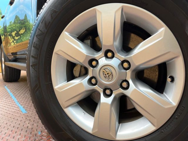 �y����17�C���`�A���~�z�C�[���z�O�ςɃ}�b�`���������A���~�z�C�[���𑕒����Ă���܂��B�e��ЊO�A���~�z�C�[����A�X�^�b�h���X�^�C�����戵�����Ă���܂��B���񂲑��k����������