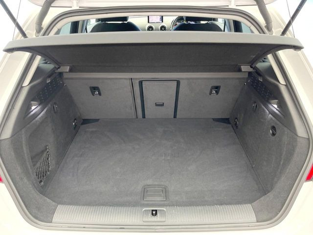 ●トランクルーム:趣味が広がる収容スペース!これだけの広さがあればお買い物やレジャーなどにも最適です!使用感も少なくきれいな状態を維持しております。