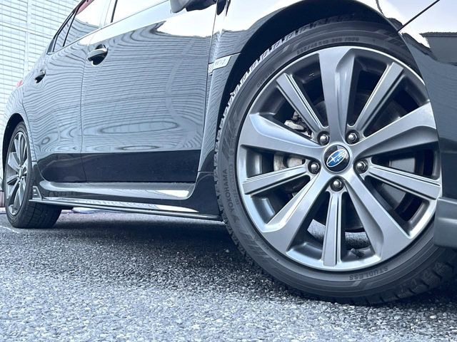 �y����18�C���`�A���~�z�C�[���z�O�ςɃ}�b�`���������A���~�z�C�[���𑕒����Ă���܂��B�e��ЊO�A���~�z�C�[����A�X�^�b�h���X�^�C�����戵�����Ă���܂��B���񂲑��k����������