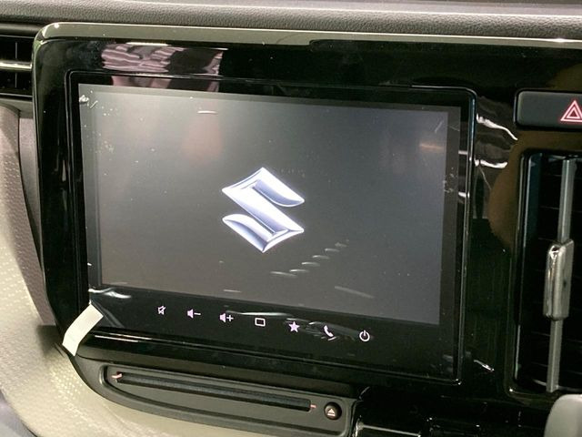 【メーカー純正9型ナビ】インテリアに溶け込むスタイリッシュな「専用設計」メーカーナビを装備♪視認性や操作性など基本性能にも優れ、より上質なカーライフをお楽しみいただけます。