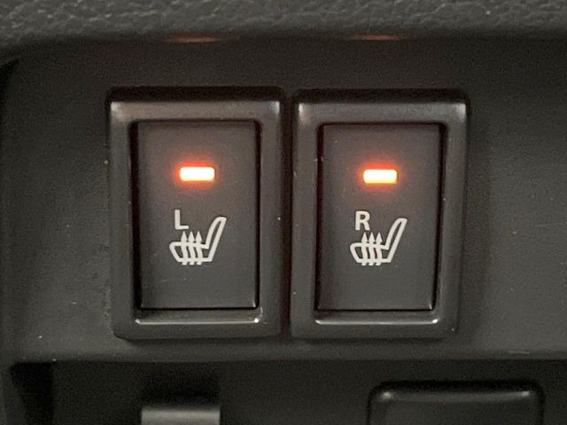 【シートヒーター】寒い日に重宝するシートヒーター!エアコンより早く温まってくれるので寒がりの人も安心ですね♪エアコンの温風は乾燥するから苦手、という方にもをおすすめです。