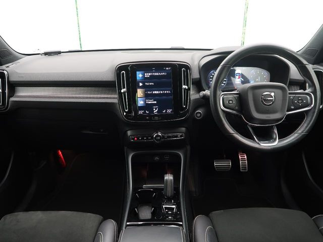 XC40B4 AWD Rデザイン 4WD