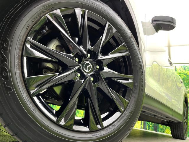 【純正19インチアルミホイール】外観にマッチした純正アルミホイールを装着しております。各種社外アルミホイールや、スタッドレスタイヤも取扱いしております。是非ご相談ください♪