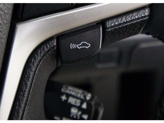 衝突回避支援型プリクラッシュセーフティシステム 前方に出現した障害物に対し警報を発し、ドライバーに警告。同時にブレーキアシストにより衝突回避と速度を軽減します。