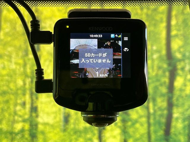 【全方位+リアドライブレコーダー】安心・安全なカーライフに必須のドライブレコーダーを装備!走行中はもちろん、あおり運転や事故に遭遇した際の状況も映像で記録し、万一のリスクに備えます。