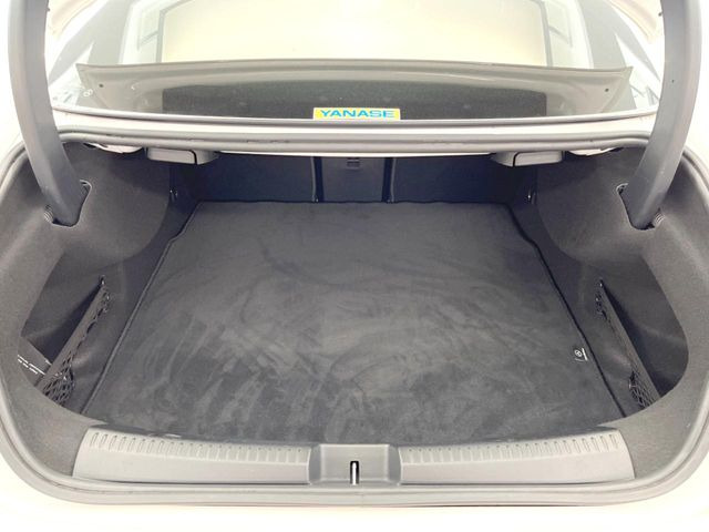 ●トランクルーム:趣味が広がる収容スペース!これだけの広さがあればお買い物やレジャーなどにも最適です!使用感も少なくきれいな状態を維持しております。