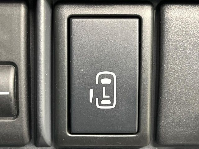 【パワースライドドア】スマートキーや運転席のスイッチでスライドドアの開閉が可能♪電動だから力を入れてドアを開ける必要が無く、小さいお子様でも、重い荷物を持っている時もラクに開け閉めできます♪