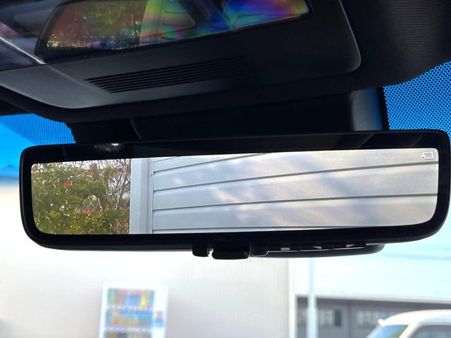 【デジタルインナーミラー】後席の大きな荷物や同乗者で後方が確認しづらい時でも安心!カメラが撮影した車両後方の映像をルームミラー内に表示。クリアな視界で状況の確認が可能です!