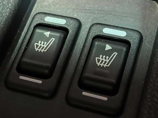 【シートヒーター】寒い日に重宝するシートヒーター!エアコンより早く温まってくれるので寒がりの人も安心ですね♪エアコンの温風は乾燥するから苦手、という方にもをおすすめです。