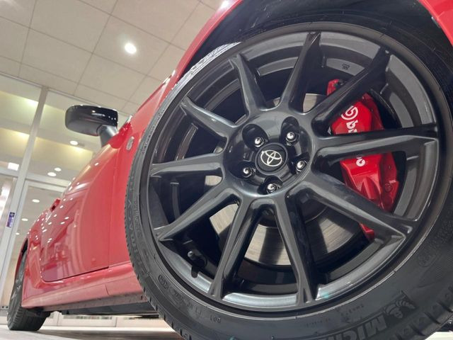 【純正17インチアルミホイール】外観にマッチした純正アルミホイールを装着しております。各種社外アルミホイールや、スタッドレスタイヤも取扱いしております。是非ご相談ください♪